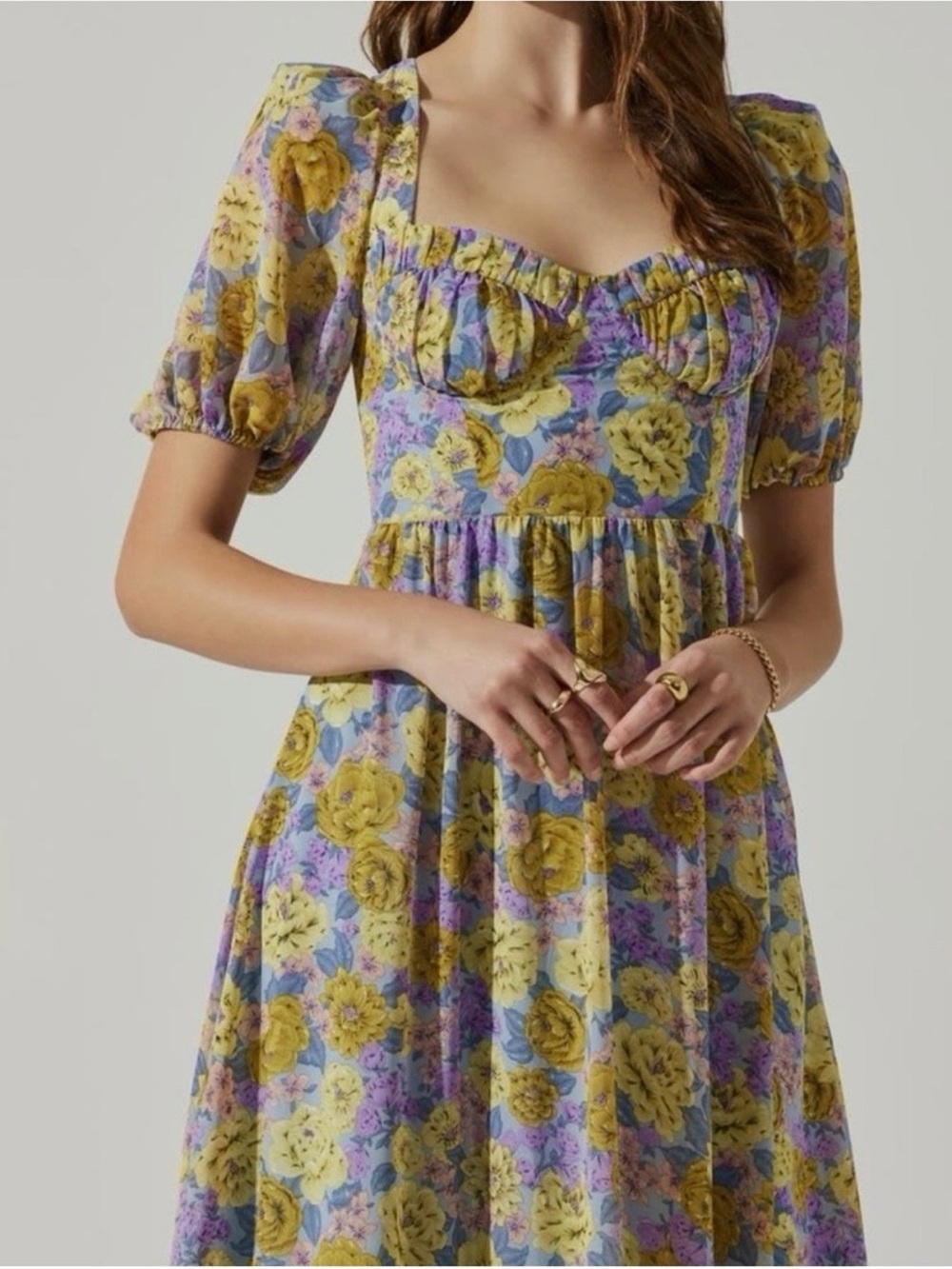 NWT ASTR the Label floral Sweetheart neck midi dress. Purples/Gold/Blue.Large - Picture 4 of 15